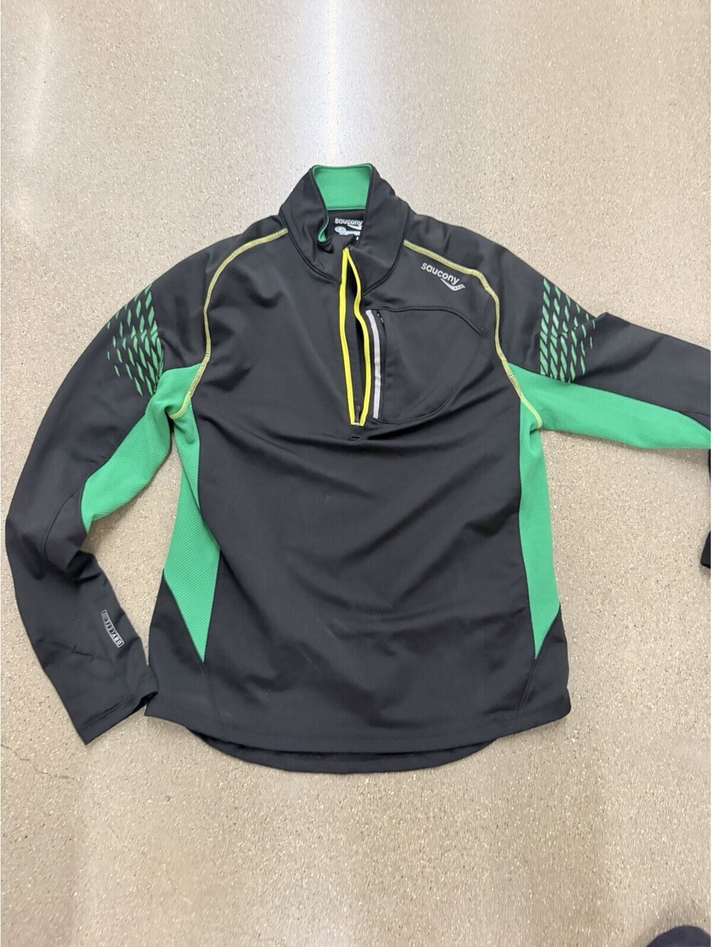 Saucony Light Track Jacket Mens Size Small - EXCELLENT - USED 3x